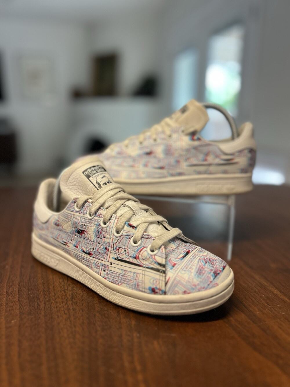 Size 4 - Disney x adidas Stan Smith Mickey Mouse Comic Strip